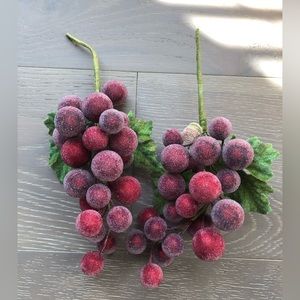 🚨Flash sale🚨 Frosted Christmas berries decorations